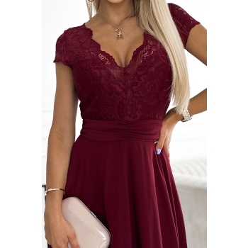 381-5 LINDA - szyfonowa sukienka z koronkowym dekoltem - BORDOWA-6