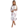 449-6 CARLA Plisowana sukienka midi z guziczkami i długim rękawkiem - RÓŻE na białym tle-6