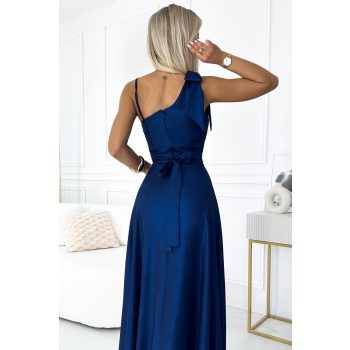 528-1 Długa połyskująca suknia na jedno ramię z kokardą - GRANATOWA-5